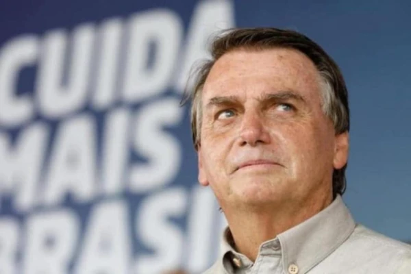 Изображение к статье: Болсонару планировал бежать в Аргентину за политическим убежищем