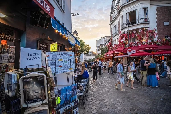 Изображение к статье: За туристическим ширпотребом не разглядишь Франции.
