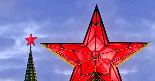 Изображение к статье: Лучше чем Париж и Лондон? Отец Илона Маска рассказал визите в Москву