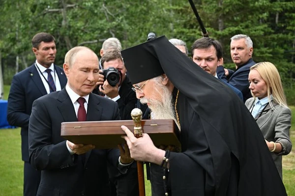 Изображение к статье: Так было нельзя! Архиепископ Алексий извинился за встречу с Путиным на Аляске
