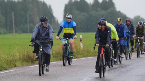 Изображение к статье: Президенты Эстонии и Латвии отметили совместным велопробегом год книги