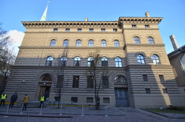 Изображение к статье: Пикет против перехода на обучение на латышском языке пройдет, когда в  Сейме никого не будет