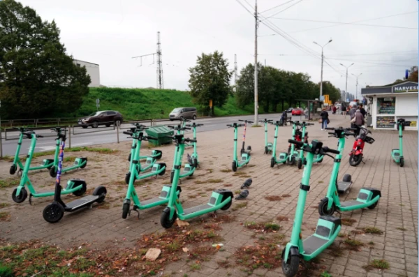 Изображение к статье: Вон с дороги! Латвийцы активно подписываются за «тротуары для пешеходов»