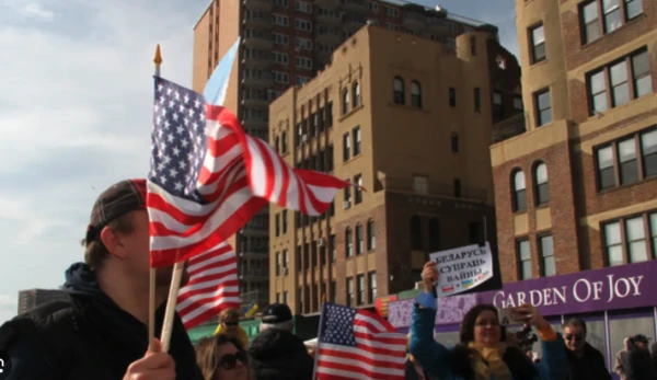 Изображение к статье: Блогерша описала жизнь в русском квартале в США фразой «будто попадаешь в «Бригаду»»