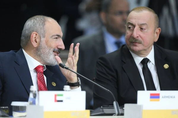 Изображение к статье: Все изменила война: Баку и Ереван уже не смотрят на Москву?