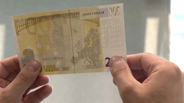 Изображение к статье: Каждая деталь тщательно продумана: местный умелец предлагает купить фальшивые деньги