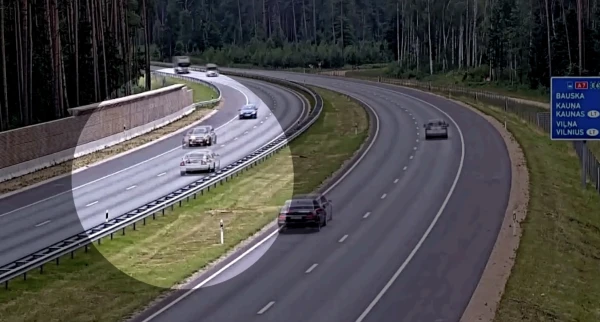 Изображение к статье: Под Кекавой водитель решил прокатиться по встречке на скоростном шоссе (видео)