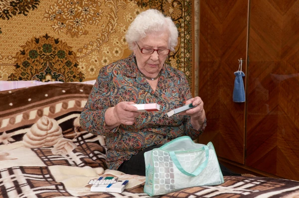 Изображение к статье: Утром, днем или вечером — когда лучше всего принимать таблетки от давления? Объясняет кардиолог