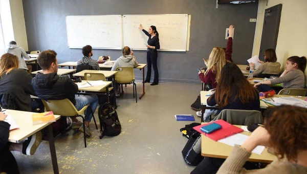 Изображение к статье: Учительница - это уже больше не средний класс.