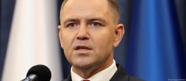 Изображение к статье: Пан Навроцкий внимательно вглядывается в прошлое.