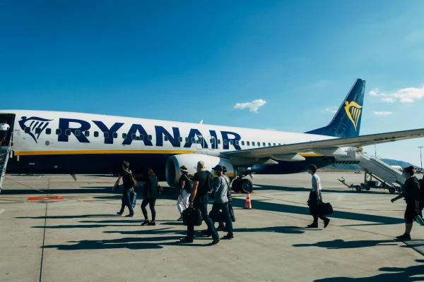 Изображение к статье: «Ryanair» придумал, как ловить пассажиров со слишком большими сумками