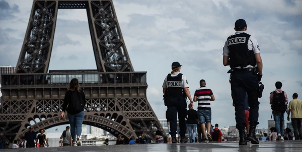 Изображение к статье: Подросток затащил украинку под Эйфелеву башню и изнасиловал