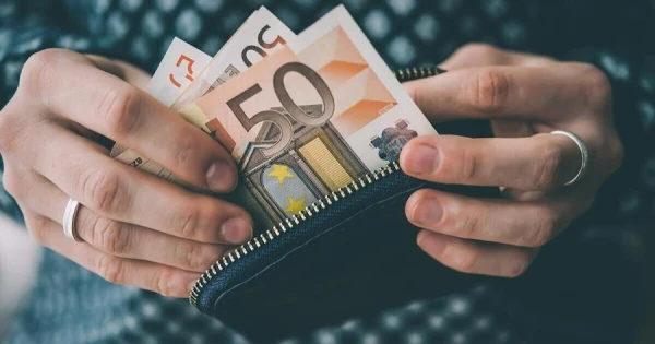 Изображение к статье: Я хочу видеть этого человека: средняя брутто-зарплата в Латвии выросла на 8,2%