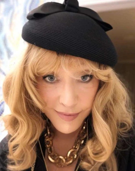 Изображение к статье: Примадонна посетила рижский торговый центр и купила свитерок