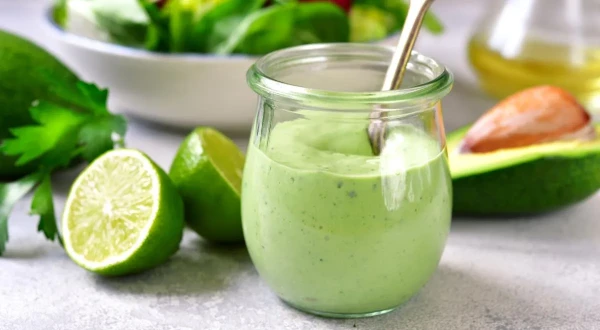 Изображение к статье: Никакого майонеза: найдена ускоряющая потерю веса заправка для салатов