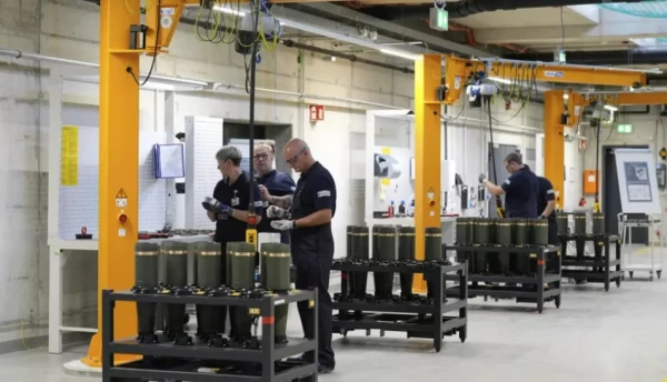 Изображение к статье: Кажется, персонал еще до конца не вжился в роль.