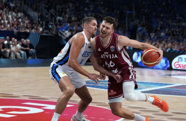 В нервной борьбе сборная Латвии с трудом обыграла команду Эстонии