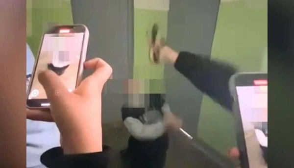 Изображение к статье: Жесть: в Екабпилсе девочку били ногой по лицу, другие подростки снимали это на видео