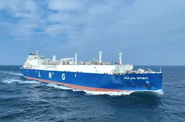 Изображение к статье: Гигантский газовоз прорывает санкции.