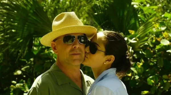 Изображение к статье: Брюс и Эмма - ну чем они не пара.