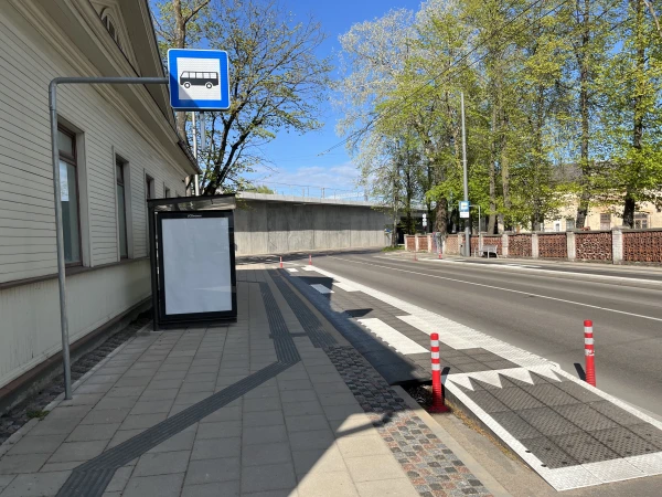 «Полный распил!» В Риге обнаружены дорогие остановки-призраки: транспорт там не ходит