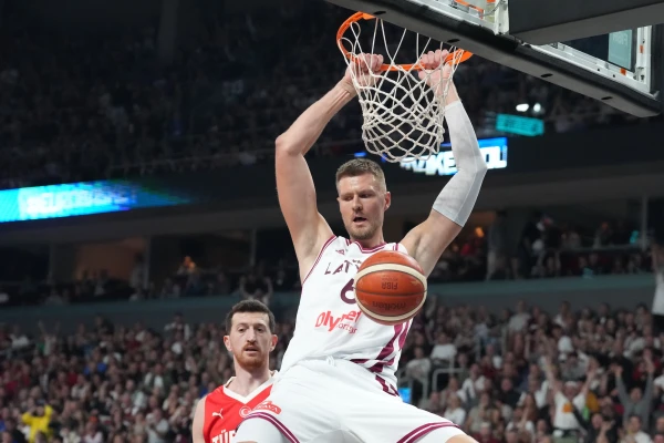 Изображение к статье: Порзиньгис — среди лучших по блок-шотам после трёх матчей чемпионата Европы