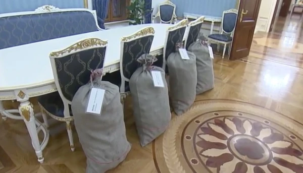 Изображение к статье: Белорусское золото: Лукашенко повёз в подарок президентам ШОС мешки с картошкой