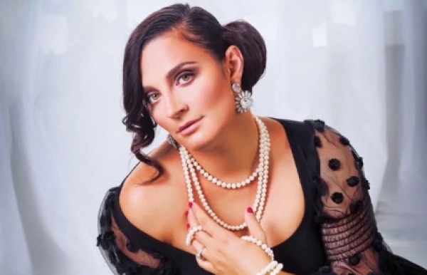 Изображение к статье: Елена по-прежнему прекрасная.