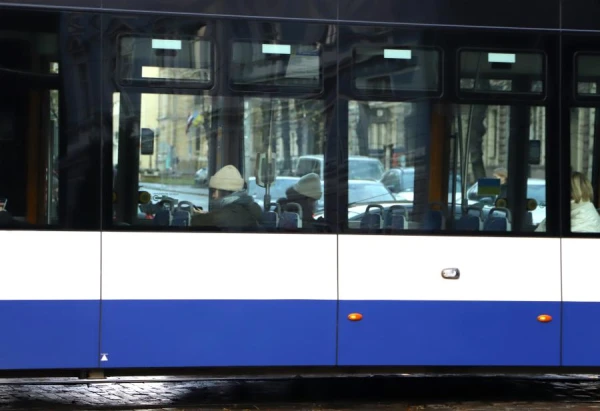 Изображение к статье: А можно и по лицу получить... Молодые поэты приглашают на чтение стихов в трамвае