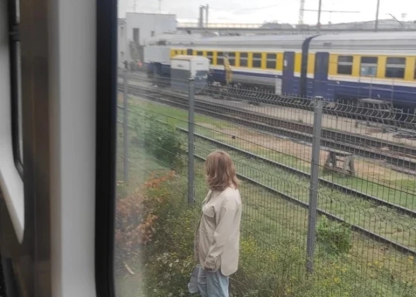 Изображение к статье: «Вся толпа прыгает вниз с деревянного перрона на рельсы»: мужчина стал очевидцем сюрприза от Vivi