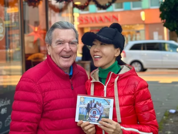 Изображение к статье: Герхард Шрёдер со своей супругой.