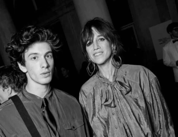 Изображение к статье: Кто знает, возможно, это любовь.