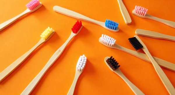 Изображение к статье: Зубная щетка: как правильно ее выбрать, хранить и защищать от микробов