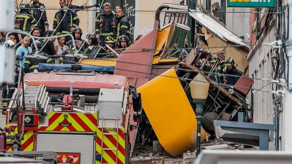 Изображение к статье: В аварии фуникулёра в Лиссабоне погибли не менее 16 человек, 21 — ранен