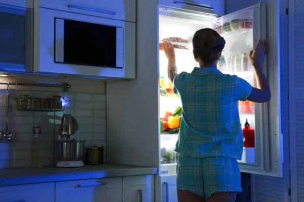 Изображение к статье: Почему мы просыпаемся ночью голодными: объяснение сомнолога