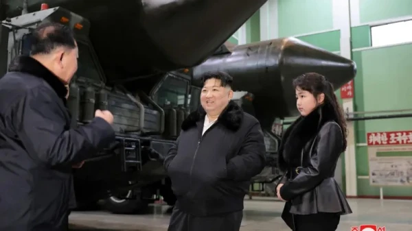 Изображение к статье: Уже почти в один рост с папой.