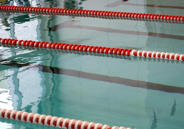 Изображение к статье: Людей с инвалидностью по зрению или слуху приглашают на бесплатные занятия в бассейне