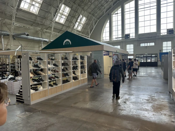 Изображение к статье: «Дешёвая пародия на Дворец спорта 90-х»: публика озлобилась на Центральный рынок