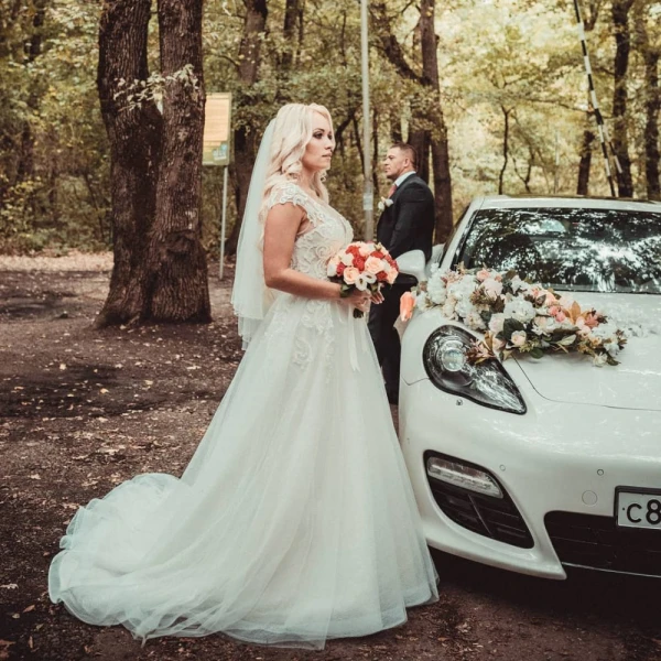 Изображение к статье: Вот так свадьба! В Латгалии для перевозки нелегалов использовался «свадебный»  Porsche