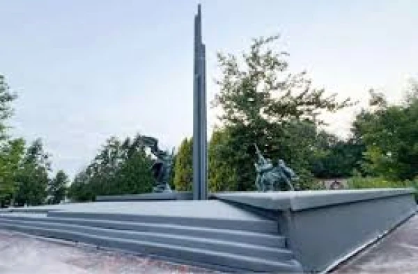 Изображение к статье: В России возвели копию снесенного рижского Памятника Освободителям