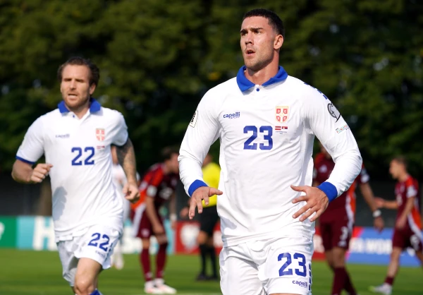 Изображение к статье: Сербский флаг был на груди футболистов. Правда, очень маленький.