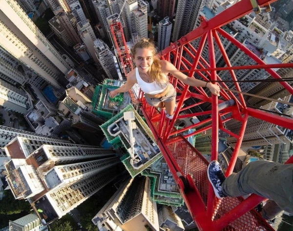 Изображение к статье: Смертельные селфи: рейтинг самых опасных  стран для любителей удивить контентом