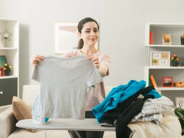 Изображение к статье: Как восстановить растянутый воротник на футболке