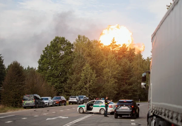В Вильнюсе объявлена эвакуация: горят восемь вагонов с газом