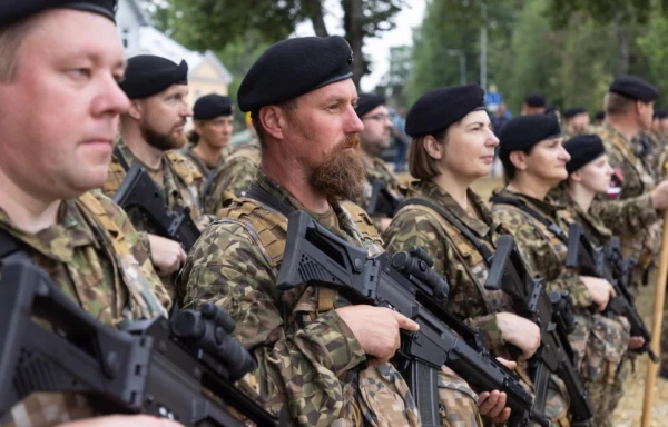 Изображение к статье: Ополченцы уже давно приняли женщин в свои ряды