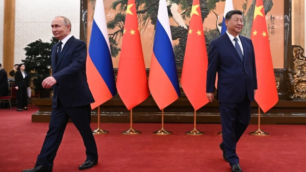 Изображение к статье: На Запад поедет один из вас, на Дальний Восток другой.