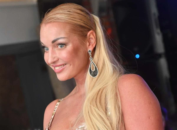 Изображение к статье: Вечно зовущая к поцелуям Анастасия.