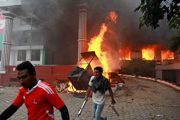 Изображение к статье: В Армении обратились к непальскому способу смещения власти в стране