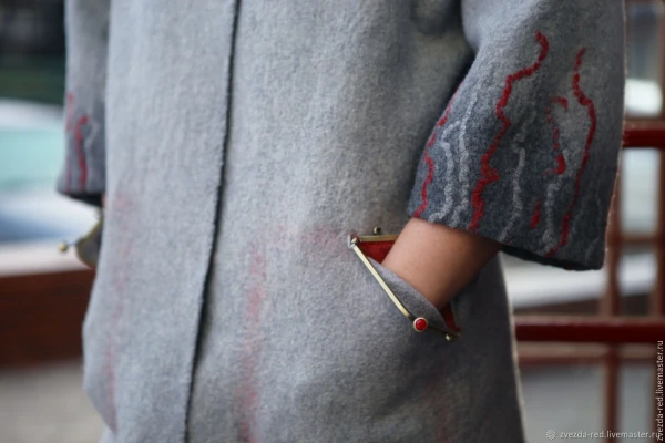 Изображение к статье: Почему у нового пальто зашиты карманы и шлица?