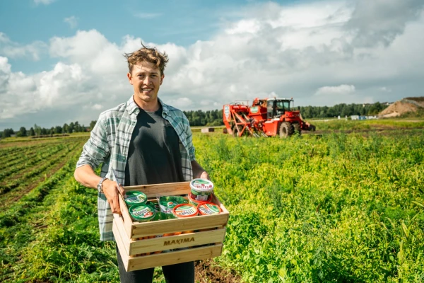 Изображение к статье: Представитель хозяйства Ezerkauliņi Отто Маринаки.